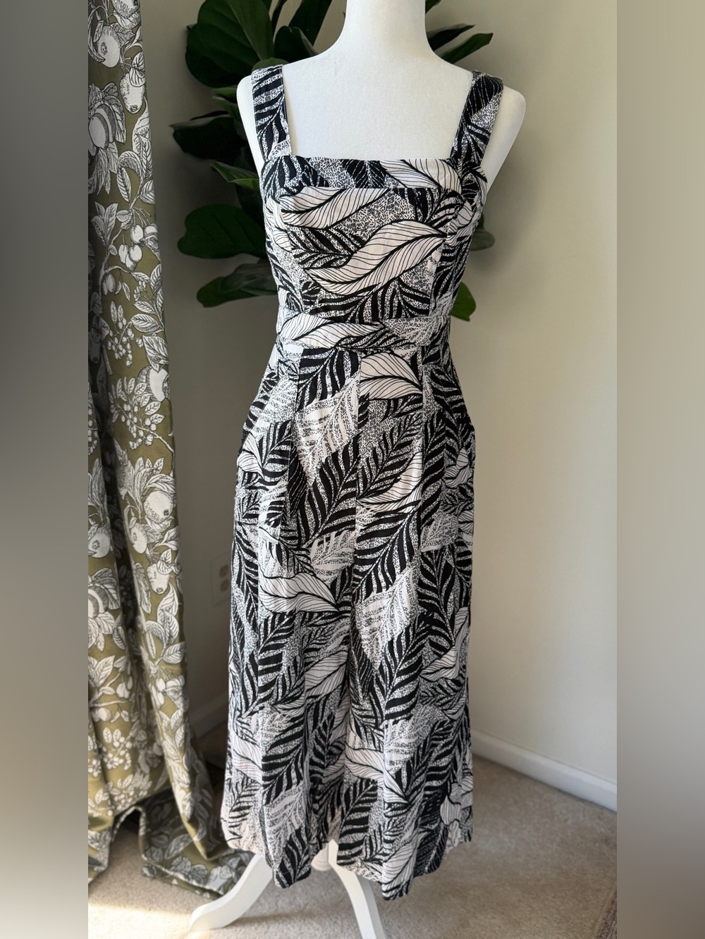 ASTR Black & White Leaf-Print Maxi Dress